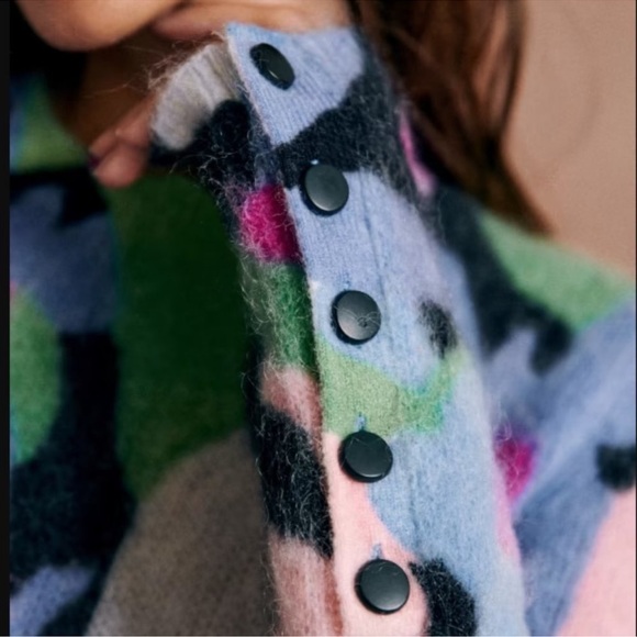 Colorful Abstract Knit Dress - Picture 3 of 13